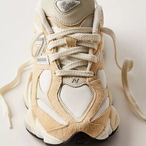 New Balance 9060 Sneakers Calcium / Sea Salt *SOLD OUT COLOR
